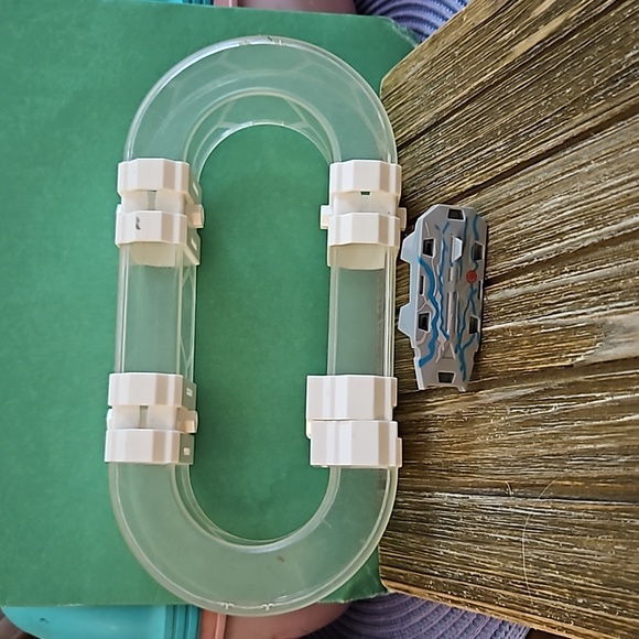 Hex Bug with Track - Picture 1 of 2